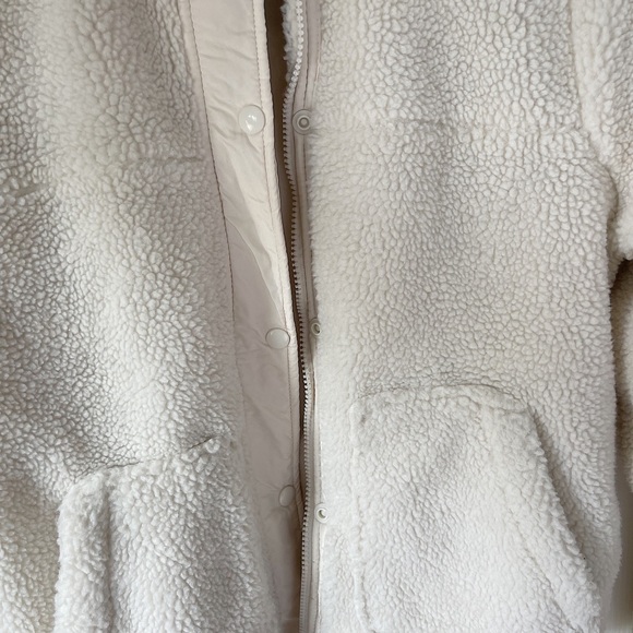 Women’s Sherpa Jacket - Picture 2 of 5